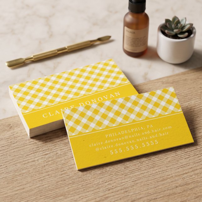 Soligt Gult Gingham Visitkort (Simulated business cards on table)