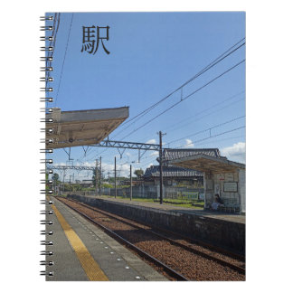 Solitär middag: En lokal järnvägsstation i Japan Anteckningsbok
