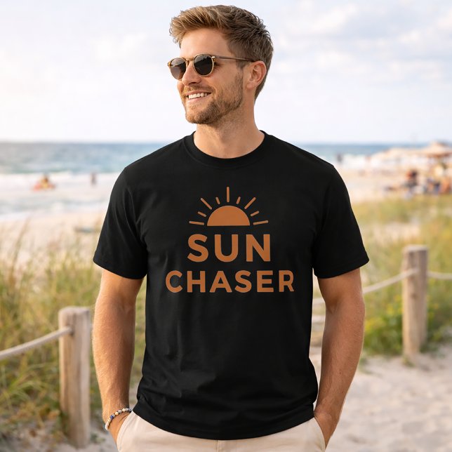 Soljägare Fet Solnedgångs Typografi Grafik T Shirt (Skapare uppladdad)