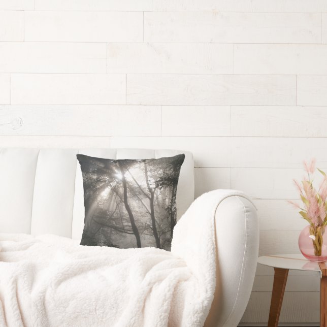 Solljus genom Träd Mörk Woodland Kudde (Soffa)