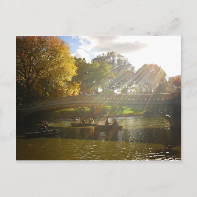 Solljus och båtar, Bow Bridge, Central Park Vykort (Framsida)