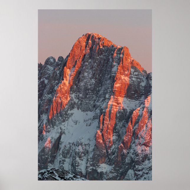Solljus på snöiga berg poster (Framsidan)