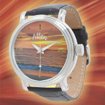 Solnedgång 1577 Läder Armbandsur<br><div class="desc">Färgning av "Solnedgång 1577" Insamlingskärlet Manar Vintage Leather Watch är ett stort tidsstycke som aldrig kommer att försvinna från stil. Med en trehandsrörelse av kvarts och läderband av äkta är detta klotets klassiska utseende underbart för både formellt och roligt tillfälle. Anpassa ansikte med texten på den här designen så att...</div>