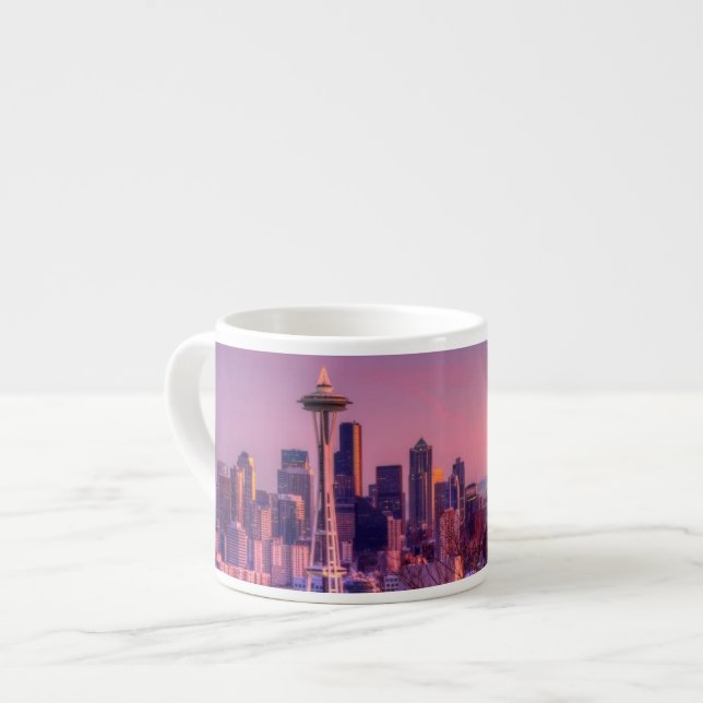 Solnedgång bak Seattle horisont från den Kerry Espressomugg (Framsida vänster)