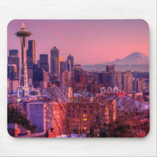 Solnedgång bak Seattle horisont från den Kerry Musmatta