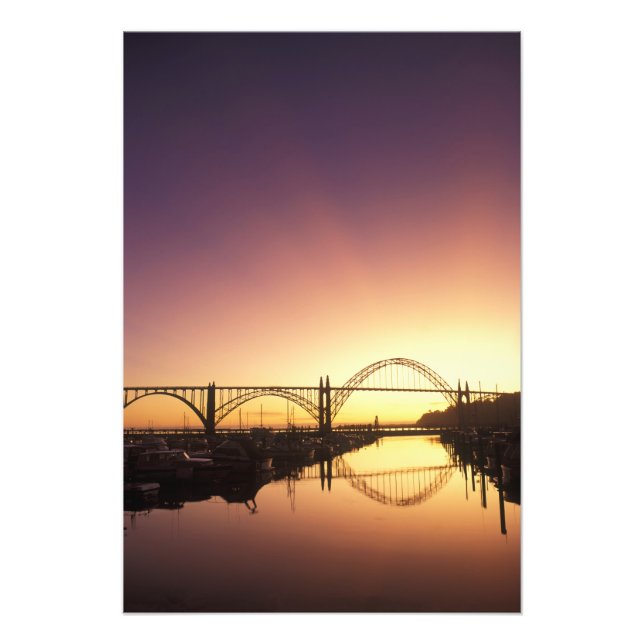 Solnedgång bakom Newport Bridge, Oregon Fototryck (Framsidan)