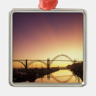 Solnedgång bakom Newport Bridge, Oregon Julgransprydnad Metall