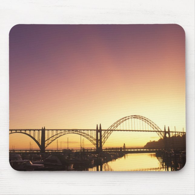 Solnedgång bakom Newport Bridge, Oregon Musmatta (Framsidan)