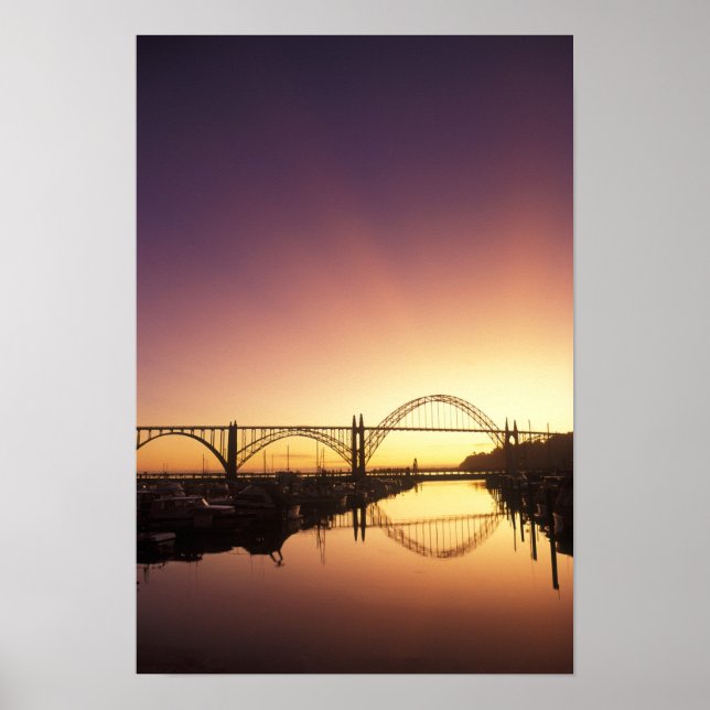 Solnedgång bakom Newport Bridge, Oregon Poster (Framsidan)