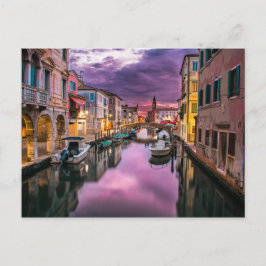 Solnedgång Bild i Italiens Venedigkanaler med båta Vykort