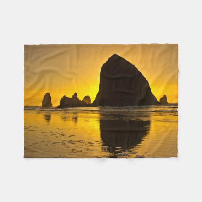 Solnedgång, Cannon Beach, Oregon, USA Fleecefilt (Framsidan (Horisontell))
