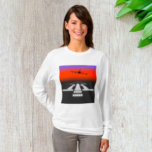 Solnedgång för flygplansinflygning på banan Ljus A T Shirt