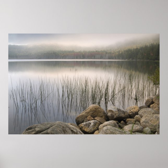 Solnedgång genom dimma över Upper Hadlock Pond Poster (Framsidan)