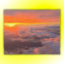 Solnedgång genom molnens Orange och Gult |