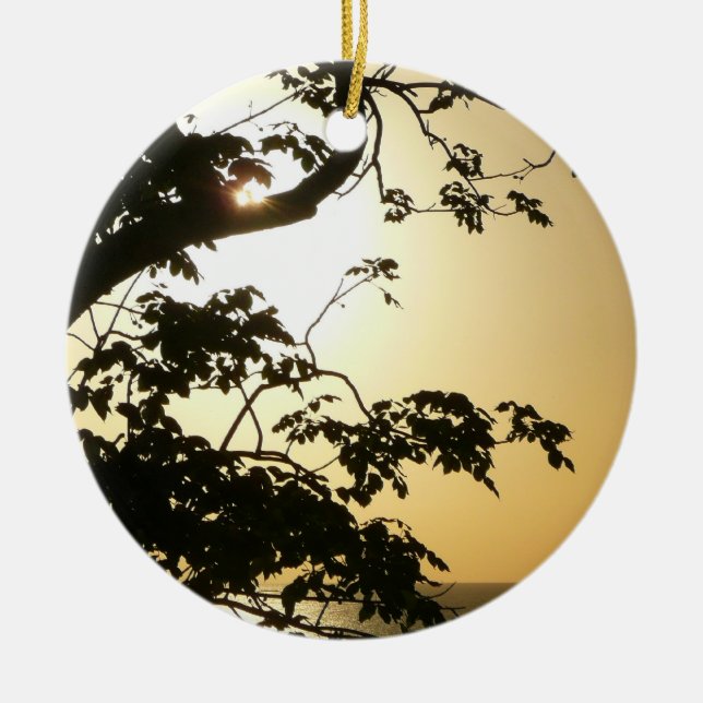 Solnedgång genom Träd II Tropiskt fotografi Julgransprydnad Keramik (Framsidan)