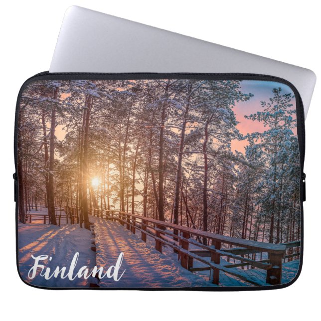 Solnedgång i gräs-snöskog med sol-stråle laptop fodral (Framsidan)