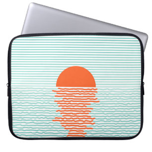 Solnedgång i hav - stripe bakgrund. Linjeartuner Laptop Fodral