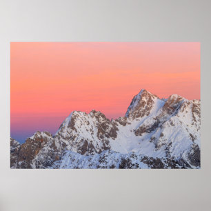Solnedgång i himlar och snöberg poster