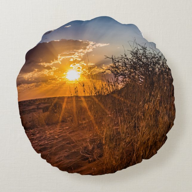 Solnedgång i Kalahari-öknen, Namibia Rund Kudde (Baksidan)