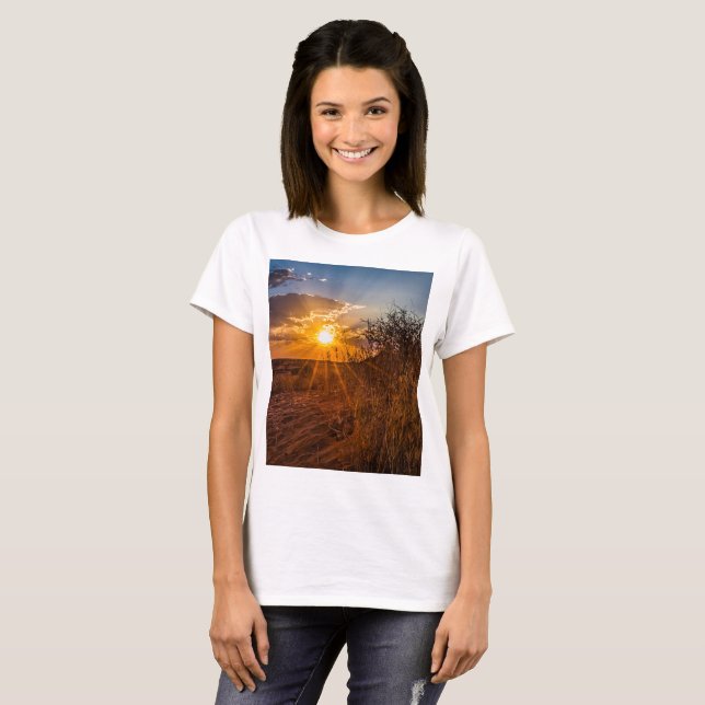 Solnedgång i Kalahari-öknen, Namibia T Shirt (Hel framsida)