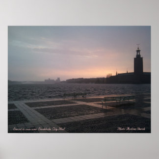 Solnedgång i regn över Stockholms stadshuset 1, So Poster