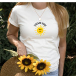 Solnedgång inuti T-Shirt<br><div class="desc">Sprid solsken med den här kraftfulla,  "Solsken inuti" t-shirt! Matchningssamlingen är tillgänglig!</div>