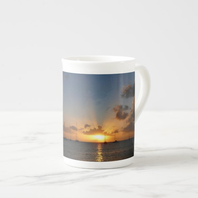 Solnedgång med segelbåtar - Tropiskt liggande foto Benporslin Mugg (Framsida höger)