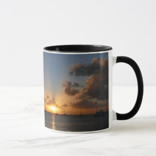 Solnedgång med segelbåtar - Tropiskt liggande foto Mugg