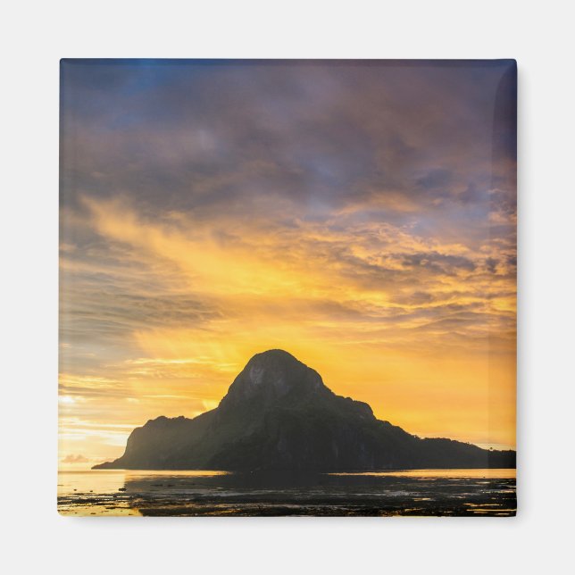 Solnedgång över Bacuit-arkipelagen Magnet (Framsidan)
