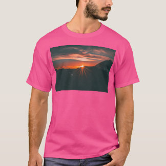 Solnedgång över berg aktiv t shirt