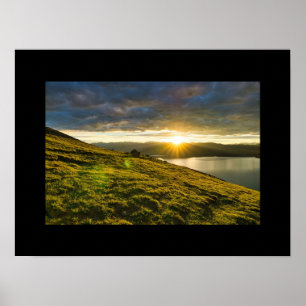 Solnedgång över bergen poster