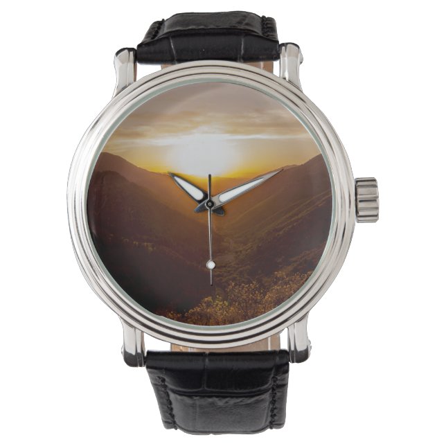 Solnedgång över bergslandskap armbandsur (Framsida)