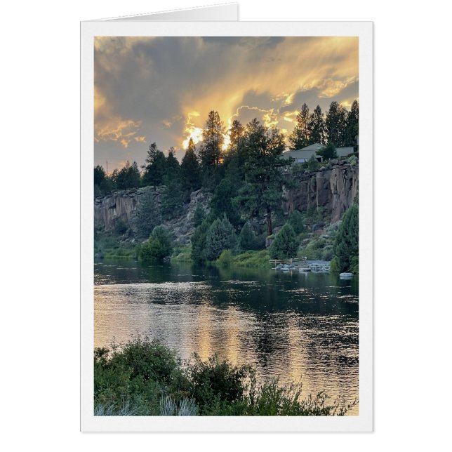 Solnedgång över en flod hälsningskort (Framsidan)