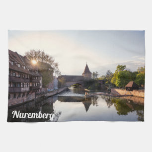 Solnedgång över gammal medeltida bro i Nürnberg Kökshandduk