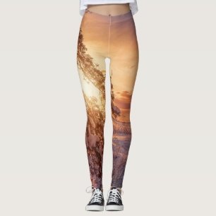 Solnedgång över havs och snö gräs träd leggings