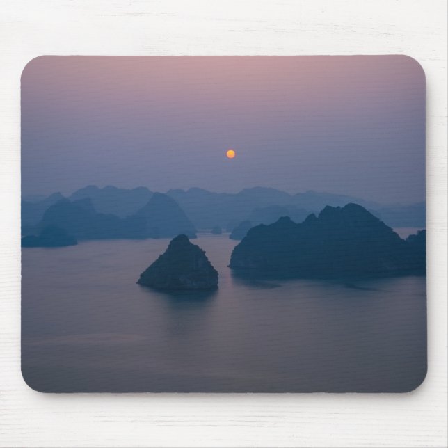 Solnedgång över Hlängs Bay - Vietnam, Asien Musmatta (Framsidan)