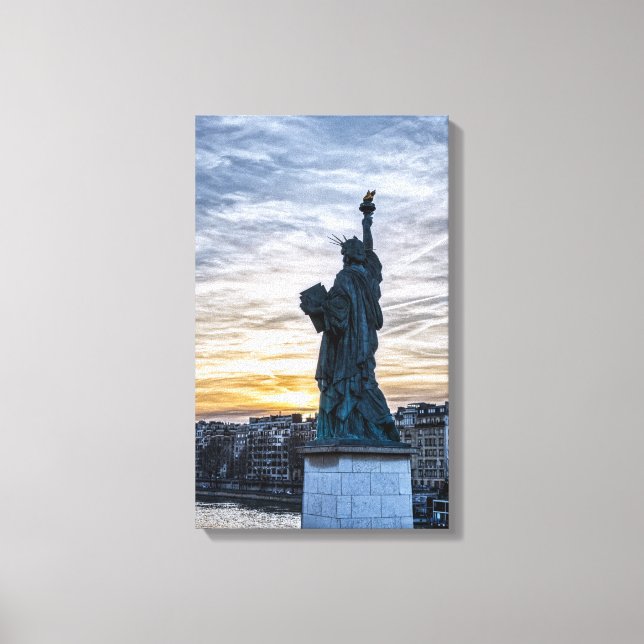 Solnedgång över Liberty Statue Replik i Paris Canvastryck (Framsida)