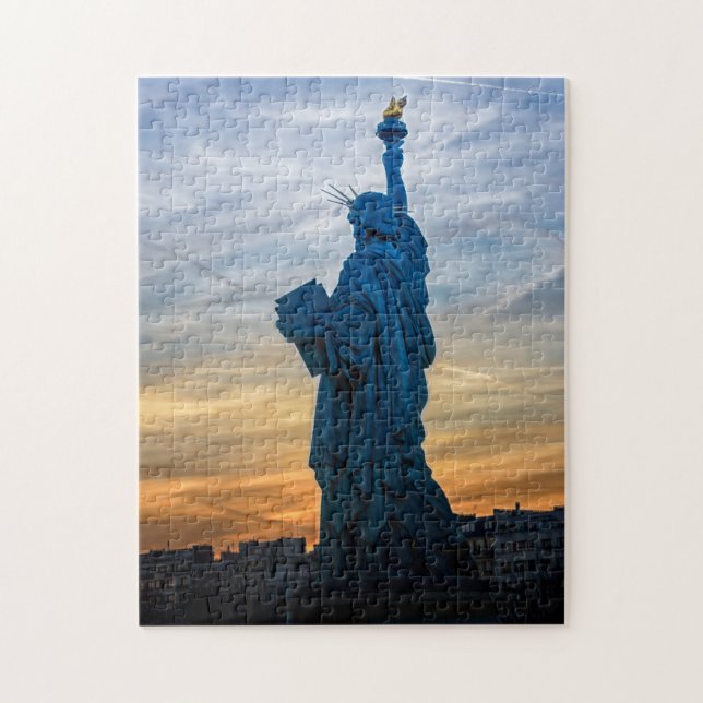 Solnedgång över Liberty Statue Replik i Paris Pussel (Vertikal)