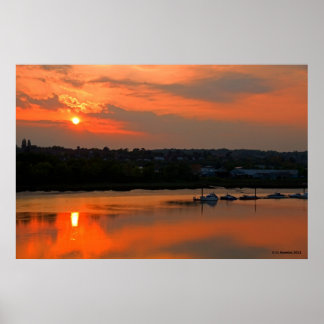 Solnedgång över medelvägsutskrift poster