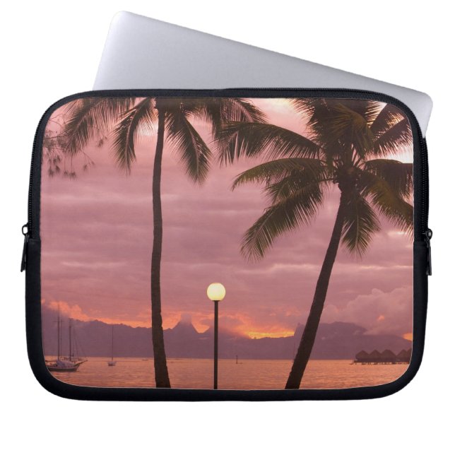 Solnedgång över Moorea från Sofitel Maeva Beach Laptop Sleeve (Framsidan)