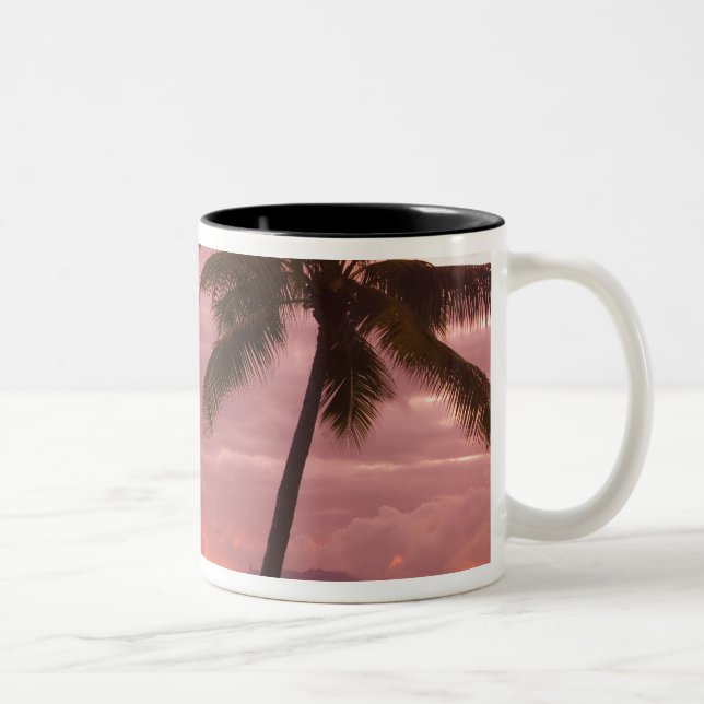 Solnedgång över Moorea från Sofitel Maeva Beach Två-Tonad Mugg (Höger)
