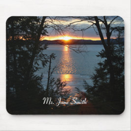Solnedgång över Mouse Pad över Forest Sjö Musmatta