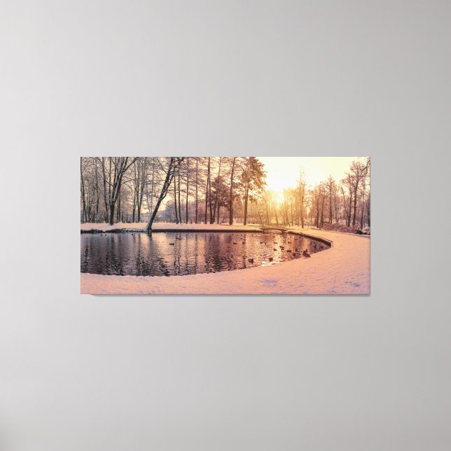 Solnedgång över park med liten frostig sjö canvas  (Framsida)