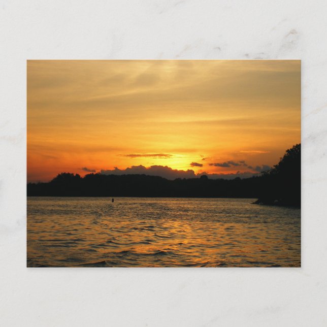 Solnedgång över sjön vykort (Framsida)