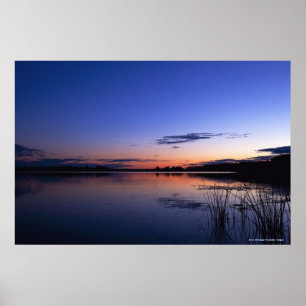 Solnedgång över sjön Wabamun med gräs Poster