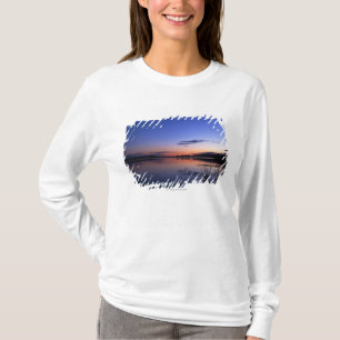 Solnedgång över sjön Wabamun med gräs T Shirt