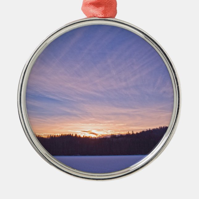Solnedgång över Snö-täckta vinter Sjö & Träd Julgransprydnad Metall (Framsidan)