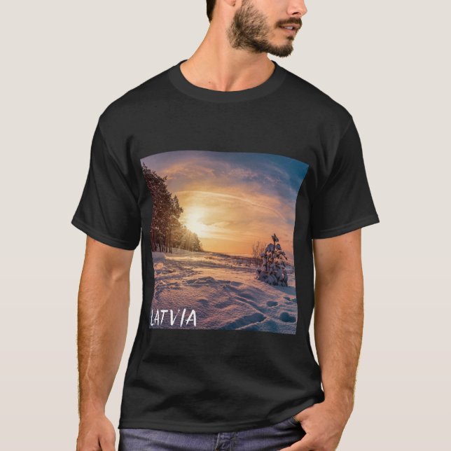 Solnedgång över vinterhavet kusten t shirt (Framsida)