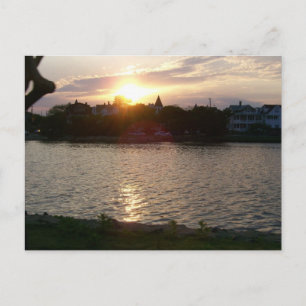Solnedgång över vykort för Sjö