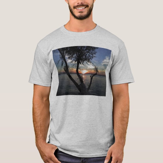 Solnedgång på Calaveras sjön T-shirt (Framsida)